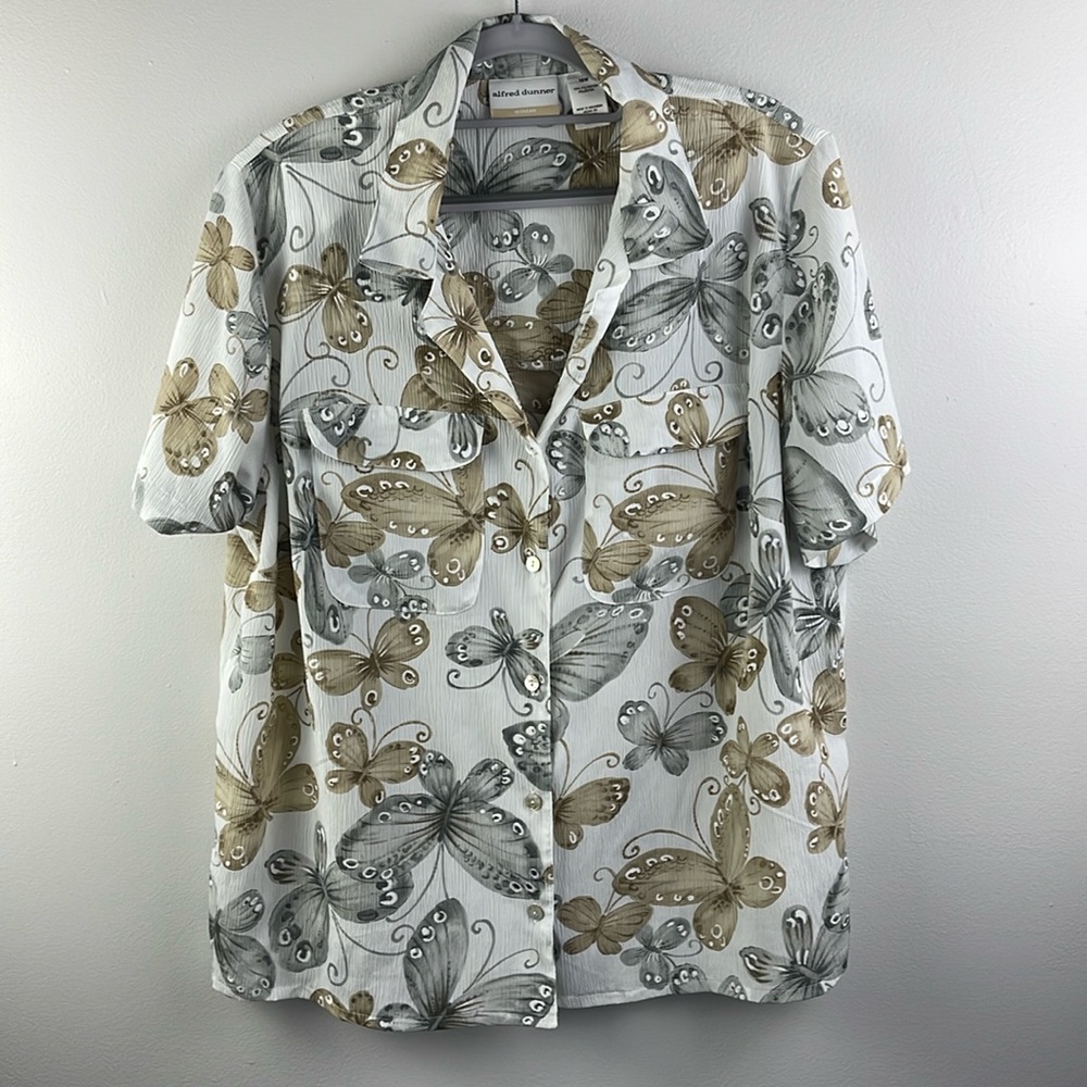 Woman’s short sleeve blouse with butterflies size 16 Alfred Dunner